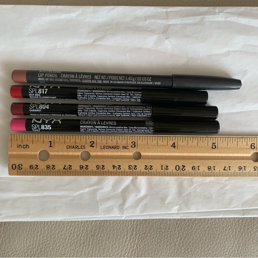 MAC & NYX Lip Liner Bundle Set of 4 Red Pink Nude Pre-Owned Lightly Used - Picture 3 of 5